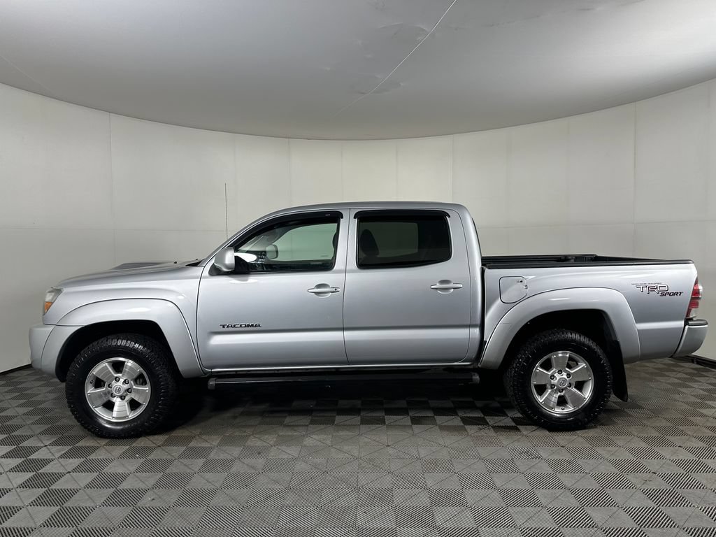 Used 2011 Toyota Tacoma 4x4 Double Cab w/ TRD Sport Pkg image 2