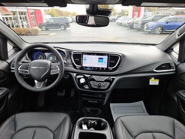 New 2026 Chrysler Pacifica Select FWD image 24