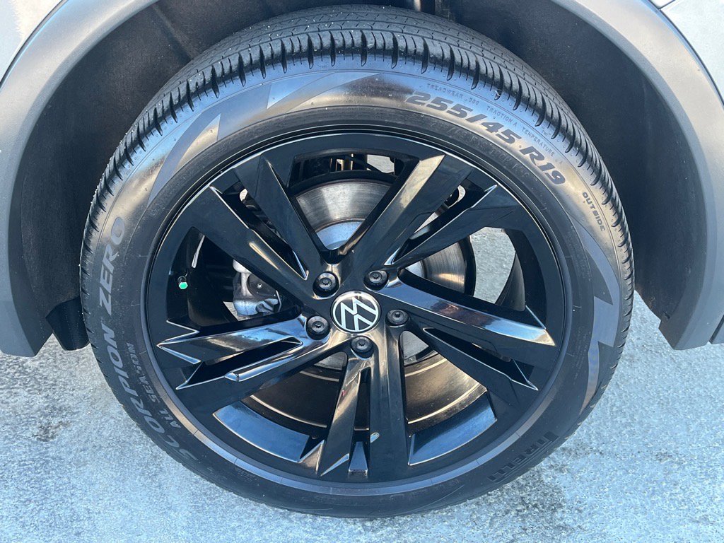 Used 2024 Volkswagen Tiguan SE R-Line image 5