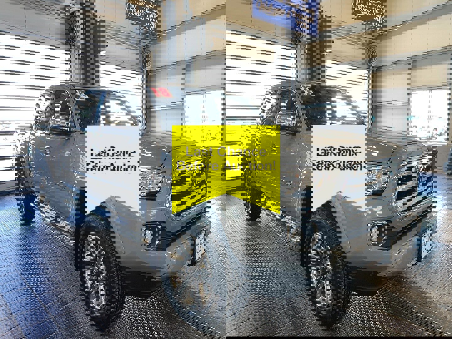 Used 2018 Toyota Tacoma Limited image 1