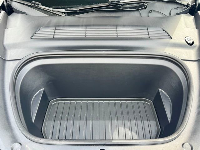 Used 2024 Tesla Model Y Long Range image 11