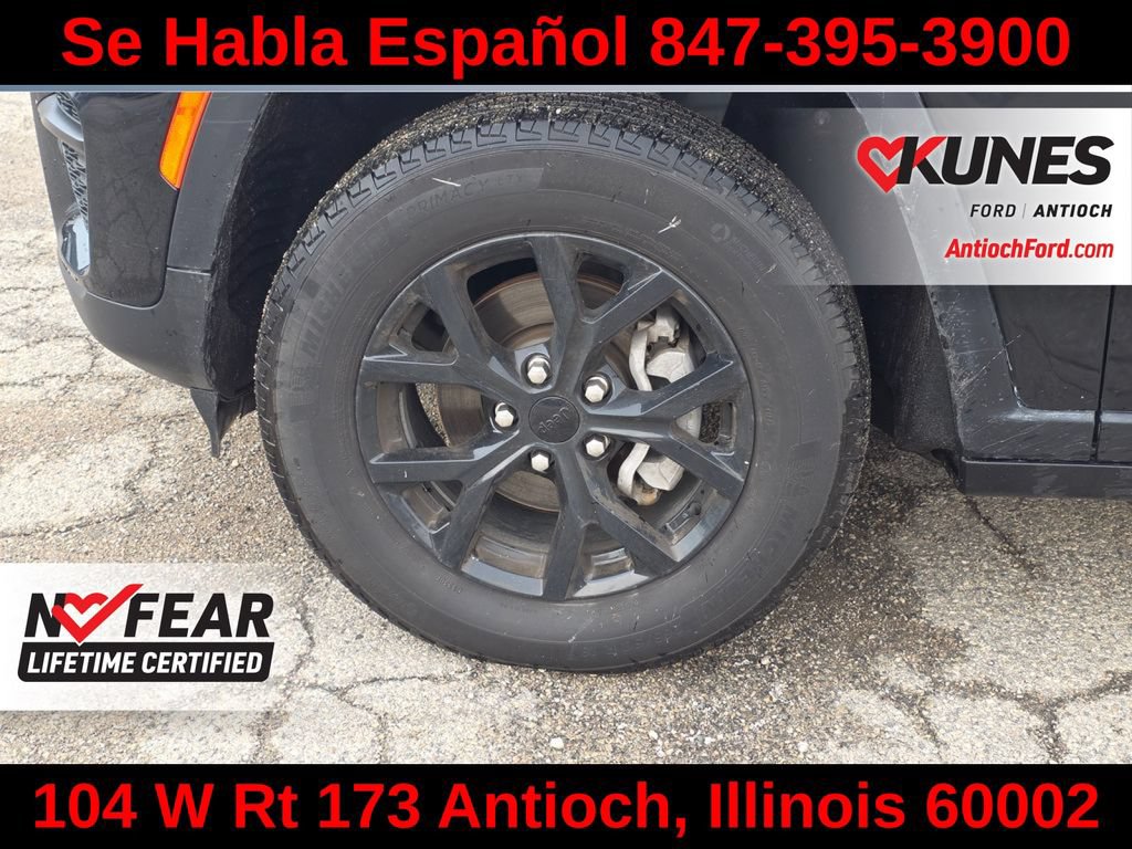 Used 2025 Jeep Grand Cherokee Altitude AWD/4WD image 17