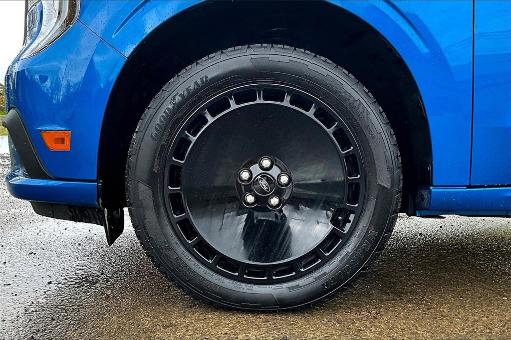 Used 2025 Ford Maverick Lobo image 11