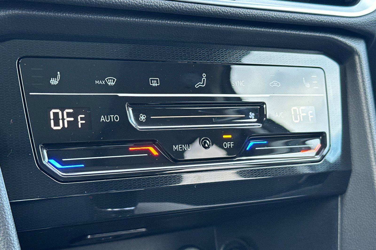 New 2026 Volkswagen Taos SE image 19