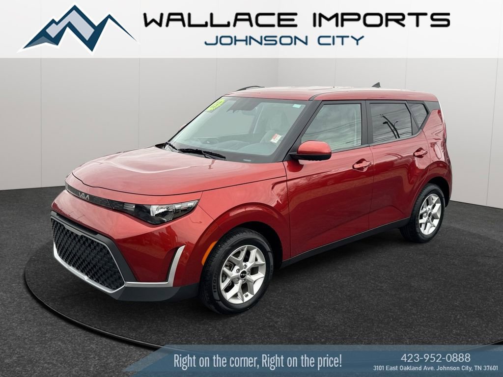 Used 2023 Kia Soul LX w/ LX Technology Package image 2