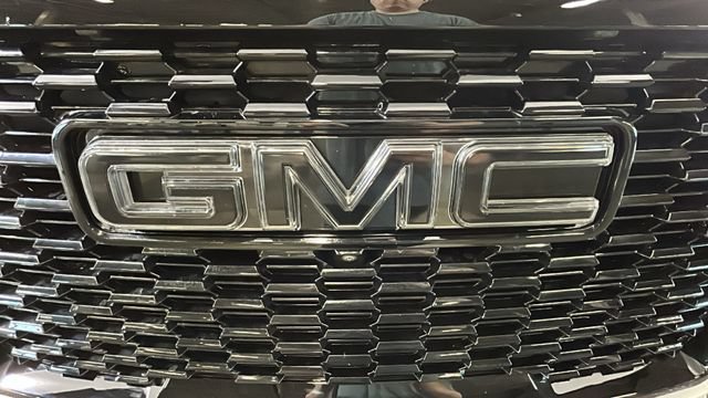 Used 2023 GMC Yukon Denali AWD/4WD image 8