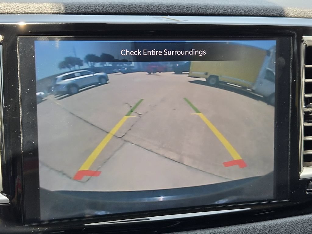 Used 2024 Chrysler Pacifica Touring-L FWD image 18