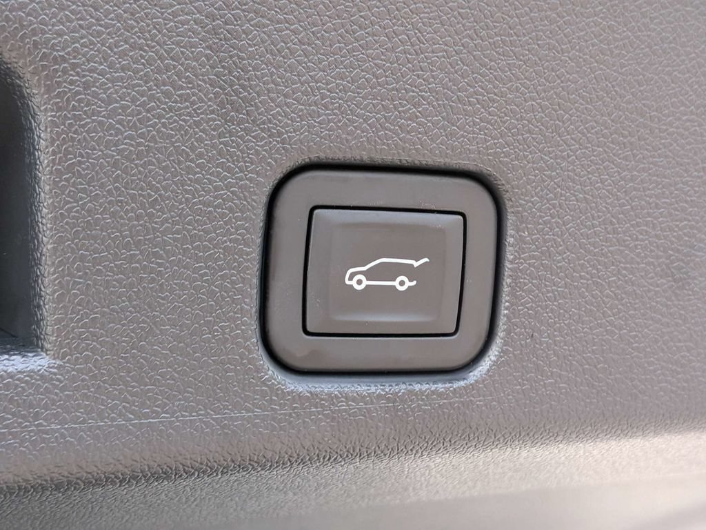 Used 2024 GMC Acadia Elevation w/ Luxury Package FWD image 12