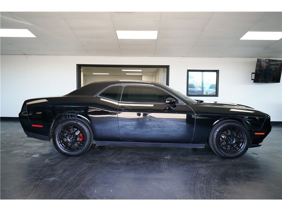 Used 2016 Dodge Challenger SXT RWD image 8