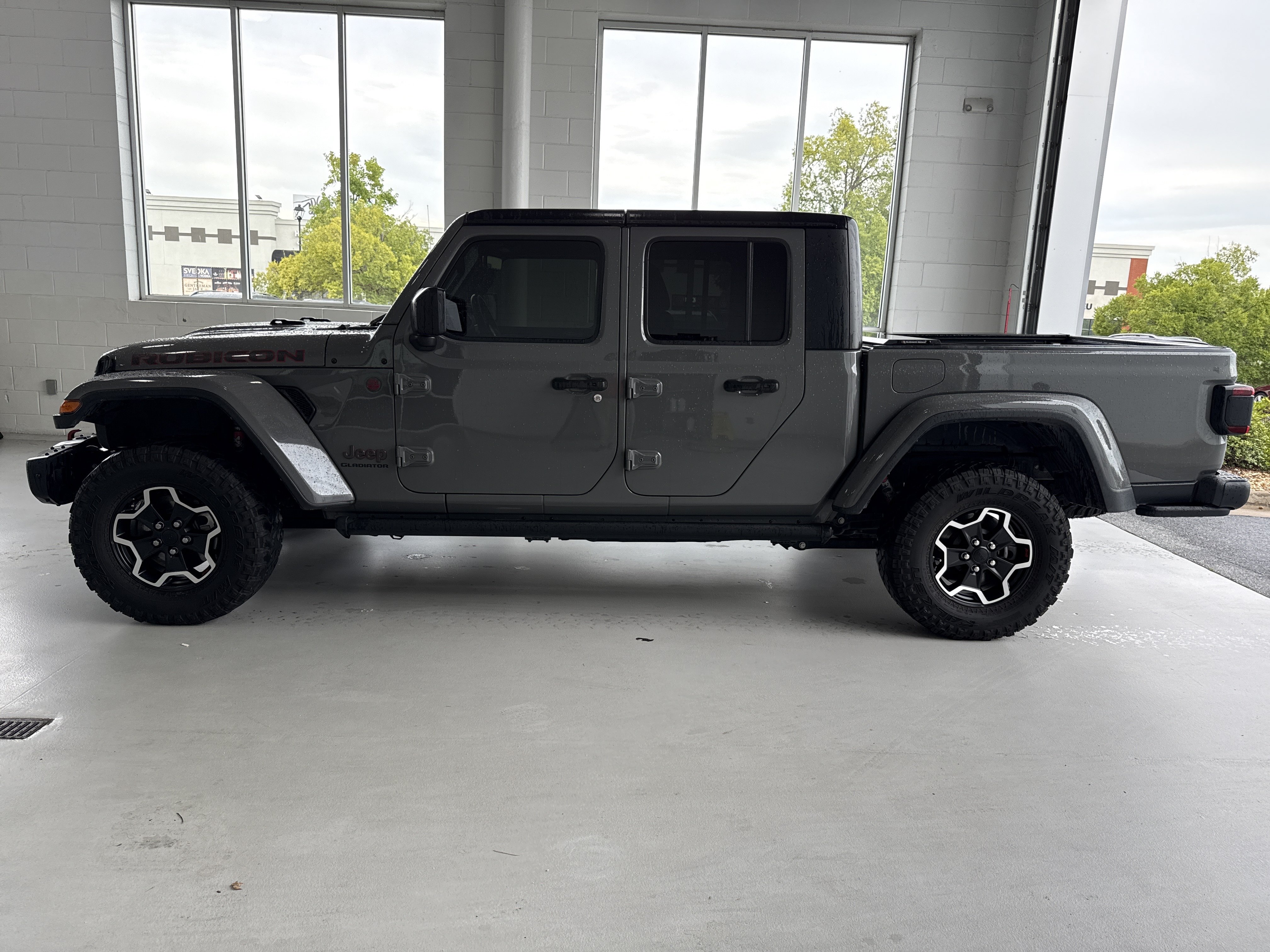Used 2022 Jeep Gladiator Rubicon w/ LED Lighting Group AWD/4WD image 2