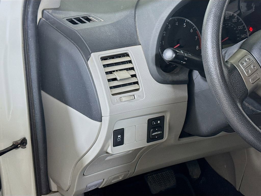Used 2013 Toyota Corolla LE FWD image 8
