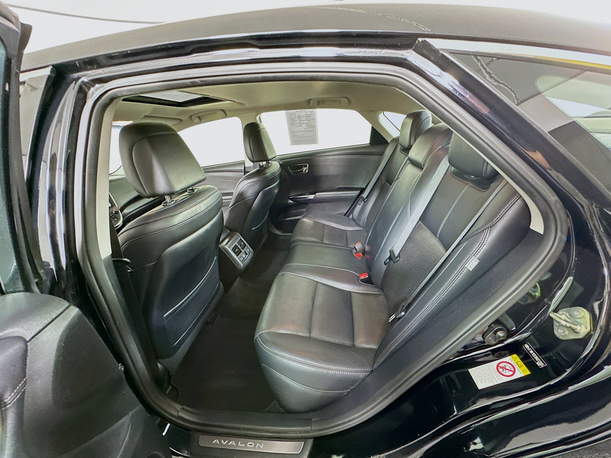 Used 2017 Toyota Avalon Limited w/ Carpet Mat Package FWD image 27