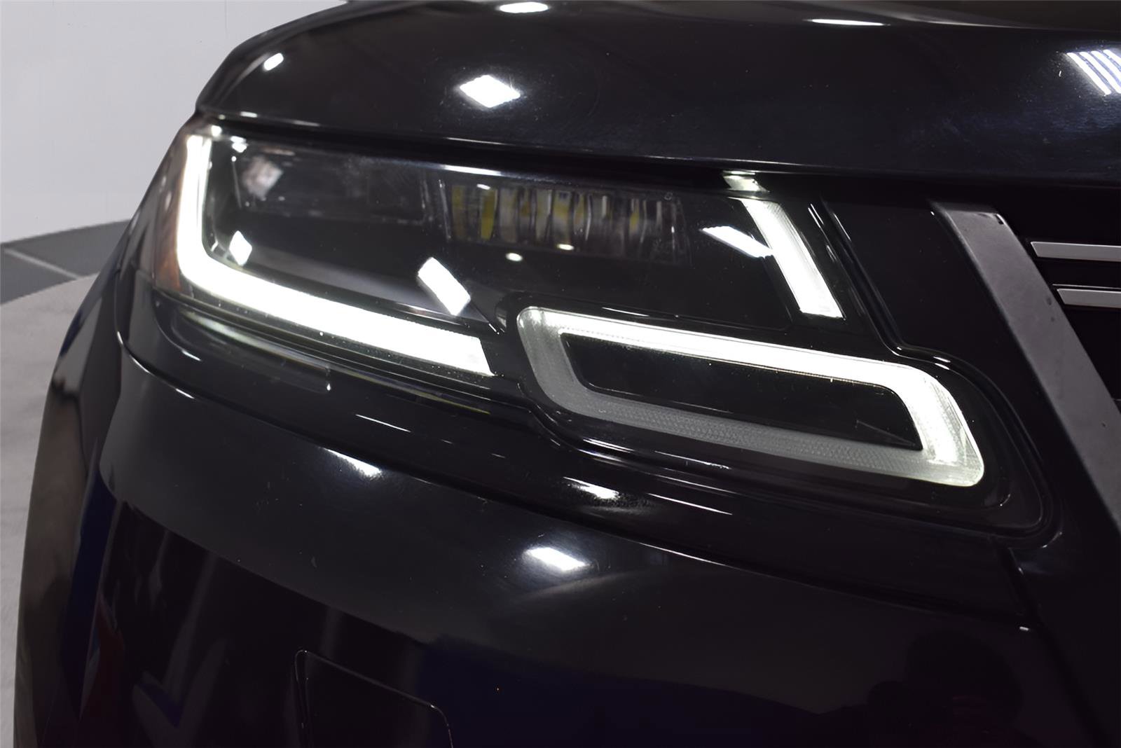 Used 2019 Land Rover Range Rover Velar S AWD/4WD image 35