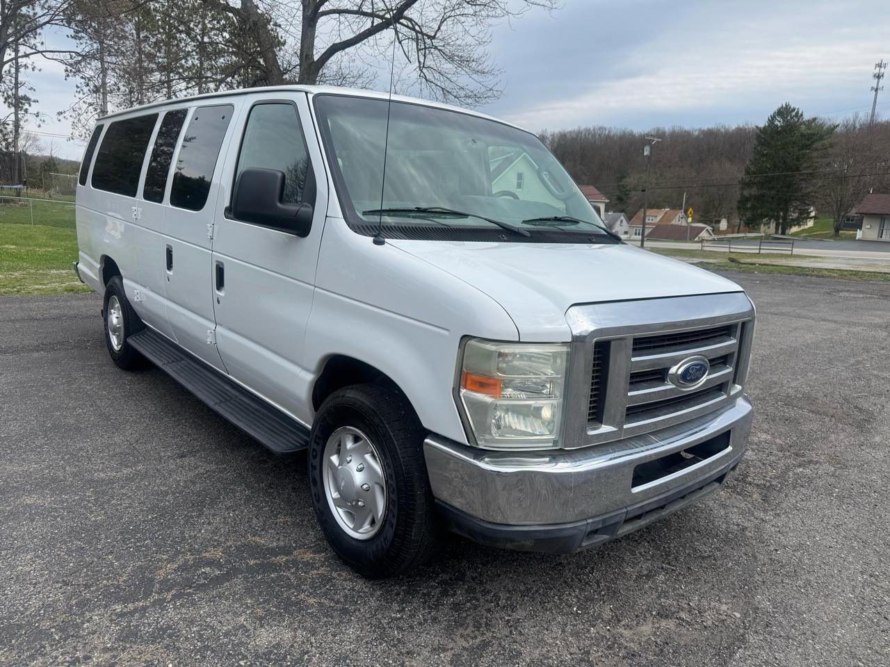 Used 2013 Ford E-350 and Econoline 350 XLT RWD image 6