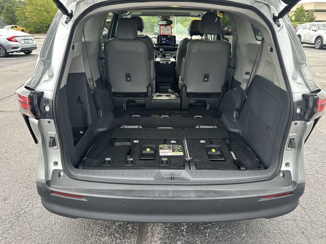Used 2024 Toyota Sienna XLE image 30