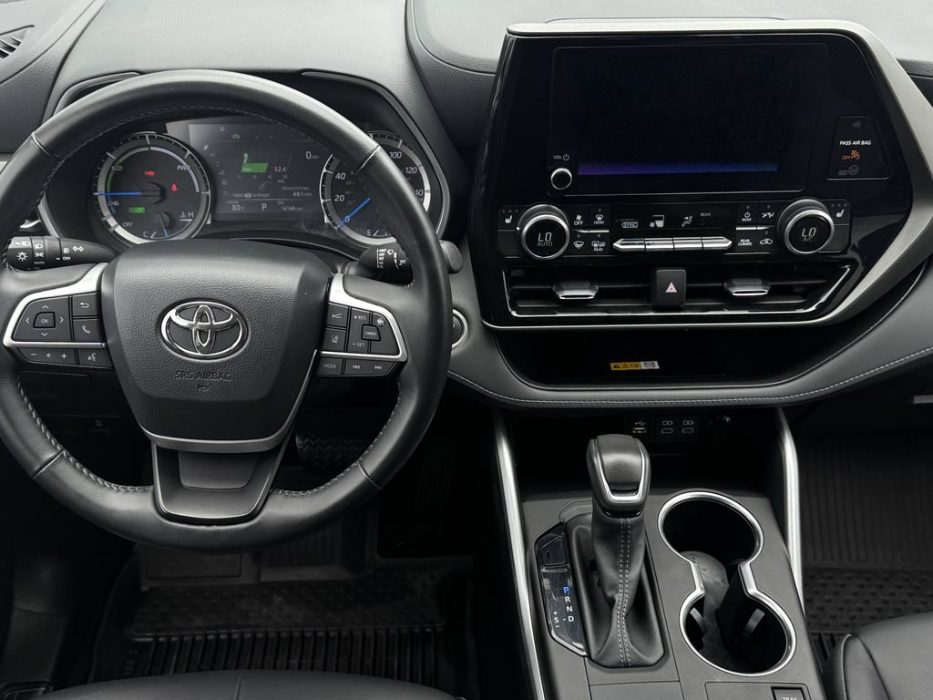 Used 2024 Toyota Highlander XLE AWD/4WD image 13