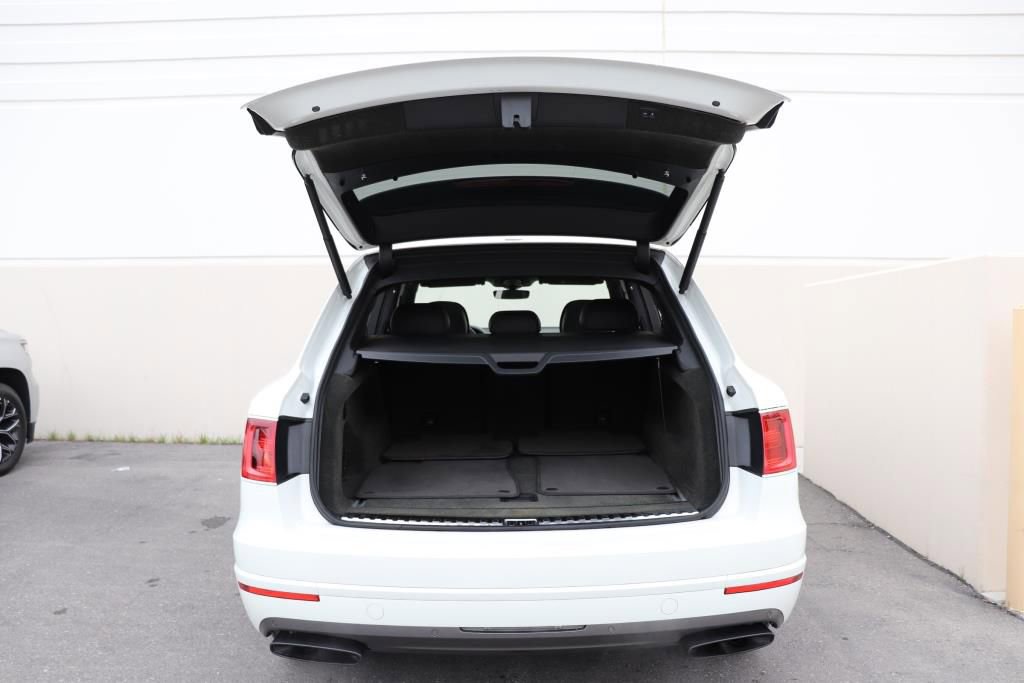 Used 2017 Bentley Bentayga image 25