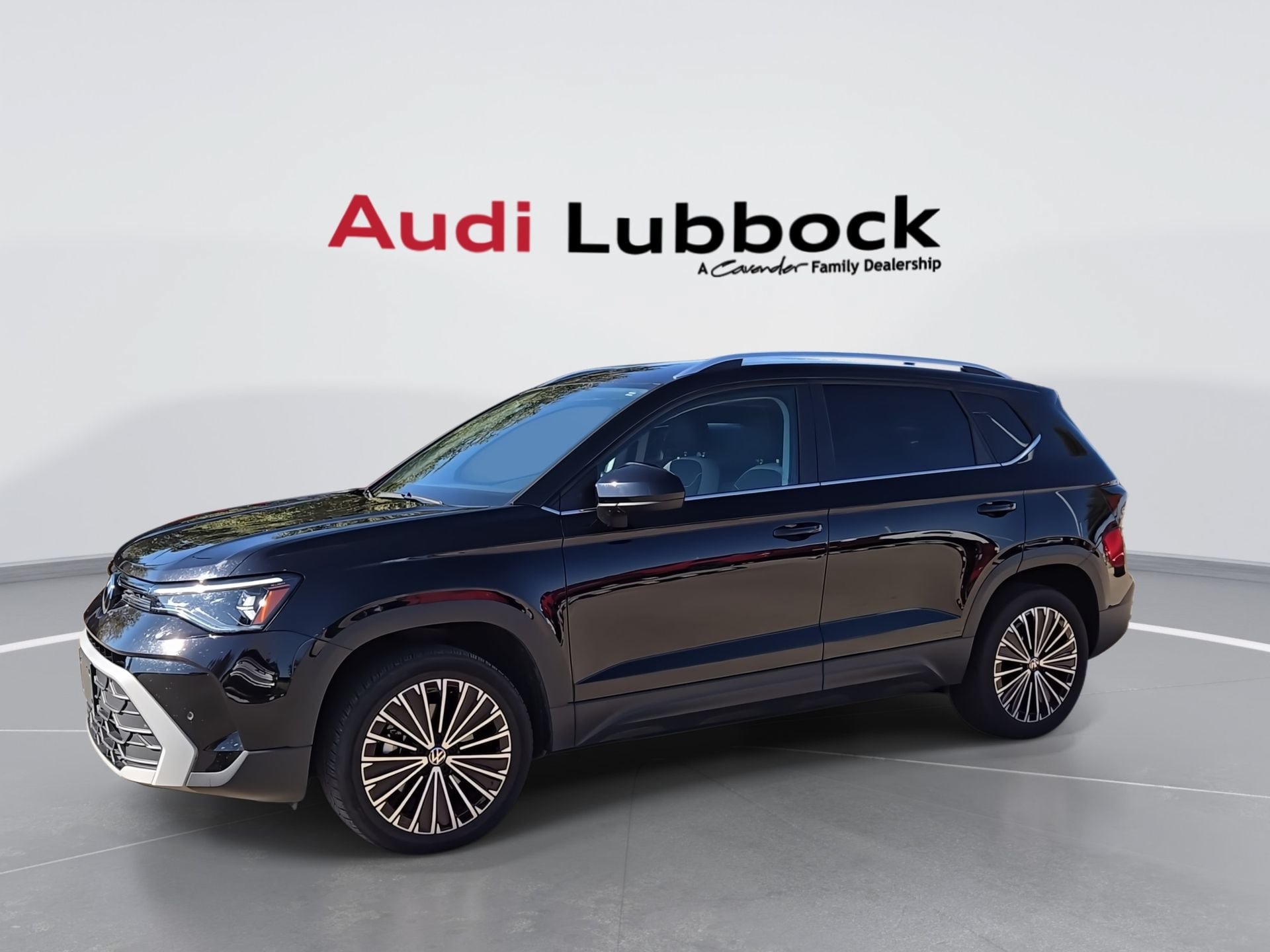 Used 2025 Volkswagen Taos SE FWD image 5