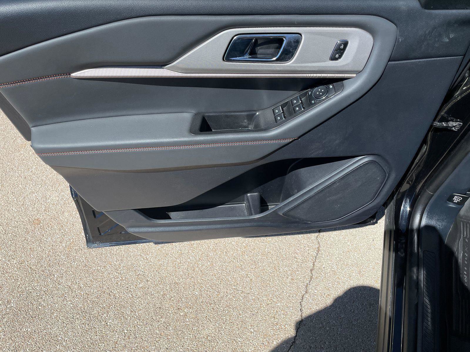 Used 2025 Ford Explorer Active image 9