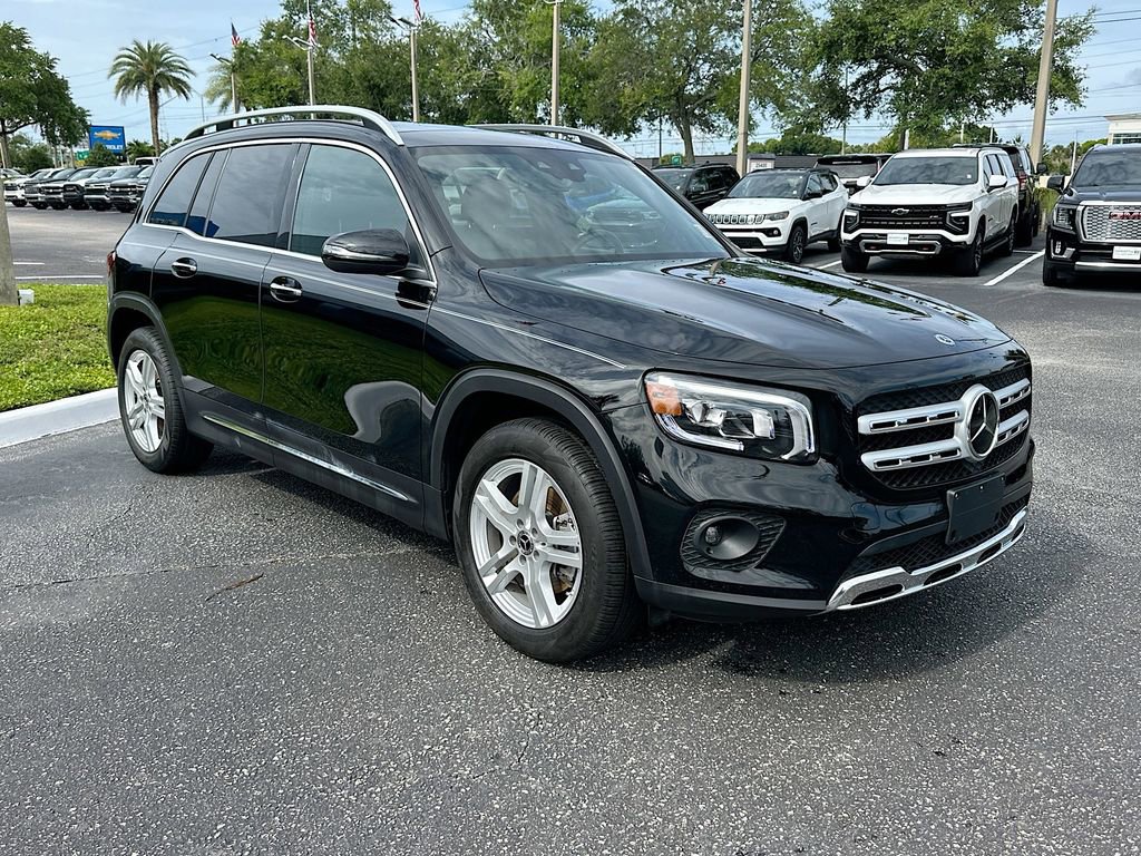 Used 2022 Mercedes-Benz GLB 250 4MATIC w/ Premium Package Lite image 3