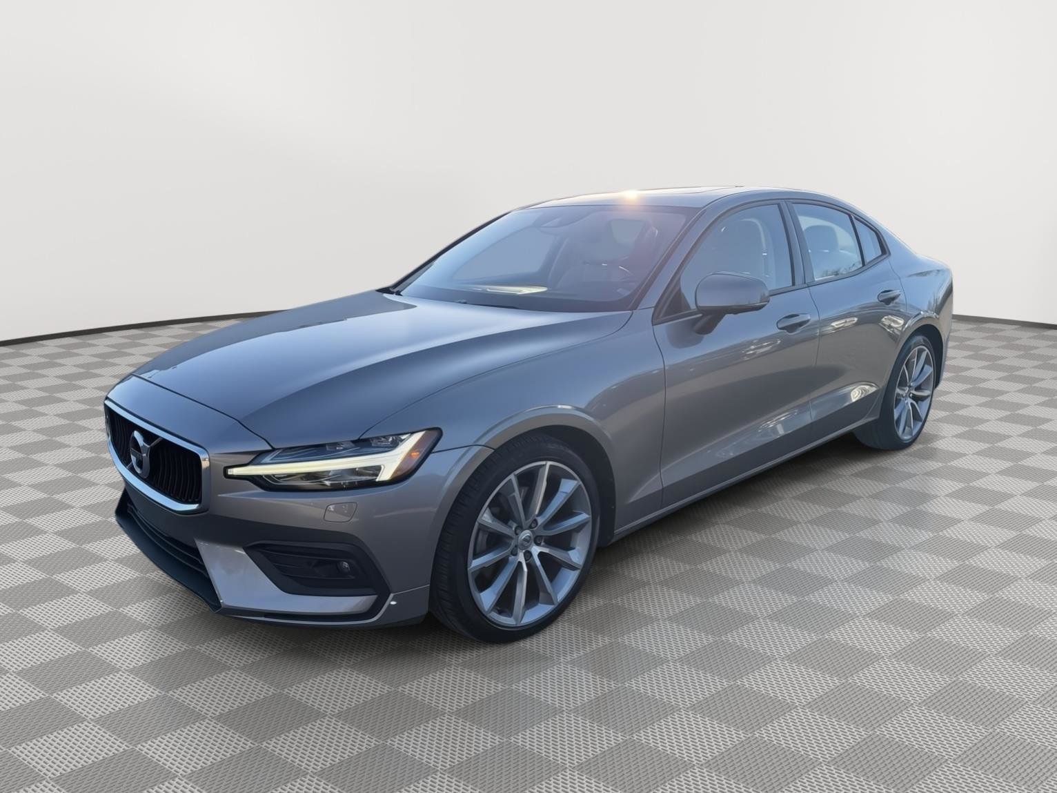 Used 2020 Volvo S60 T5 Momentum image 3