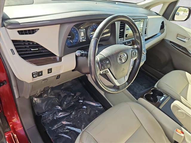 Used 2016 Toyota Sienna XLE FWD image 10
