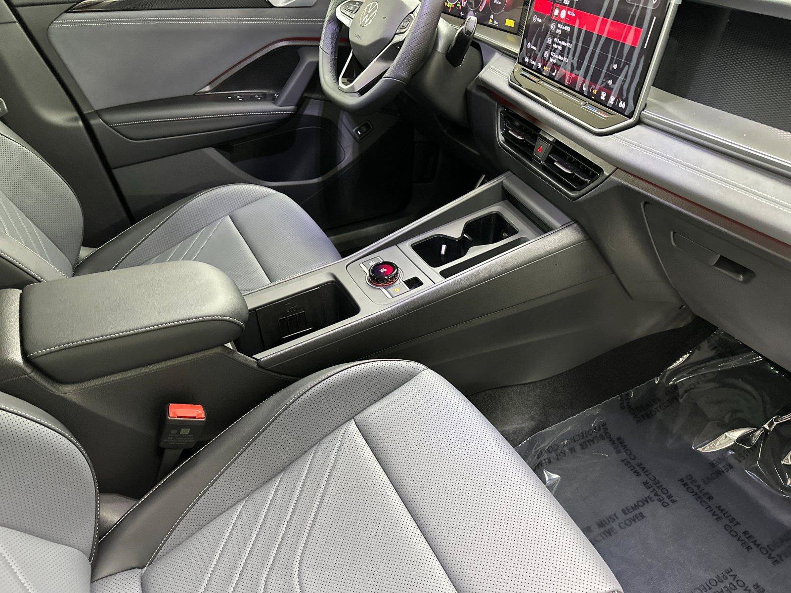 New 2026 Volkswagen Tiguan SE R-Line FWD image 15