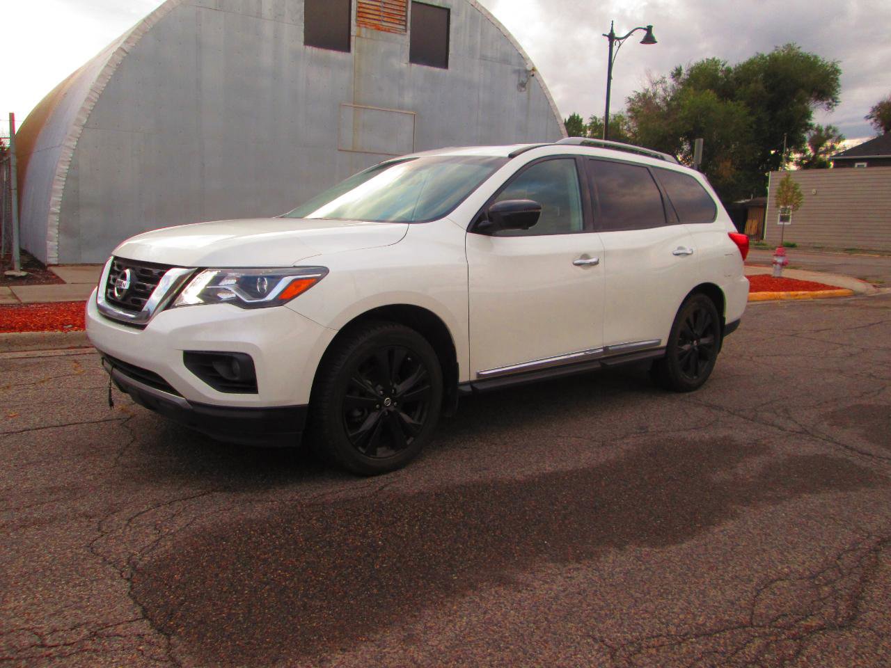 Used 2017 Nissan Pathfinder Platinum AWD/4WD image 1