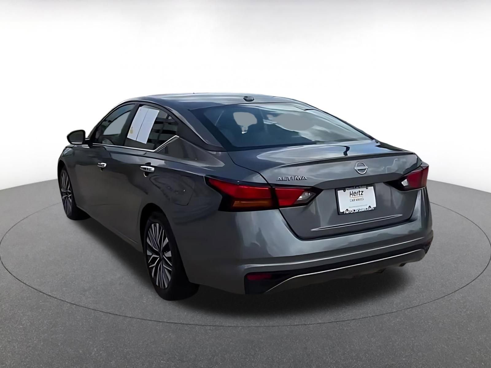 Used 2025 Nissan Altima 2.5 SV FWD image 11