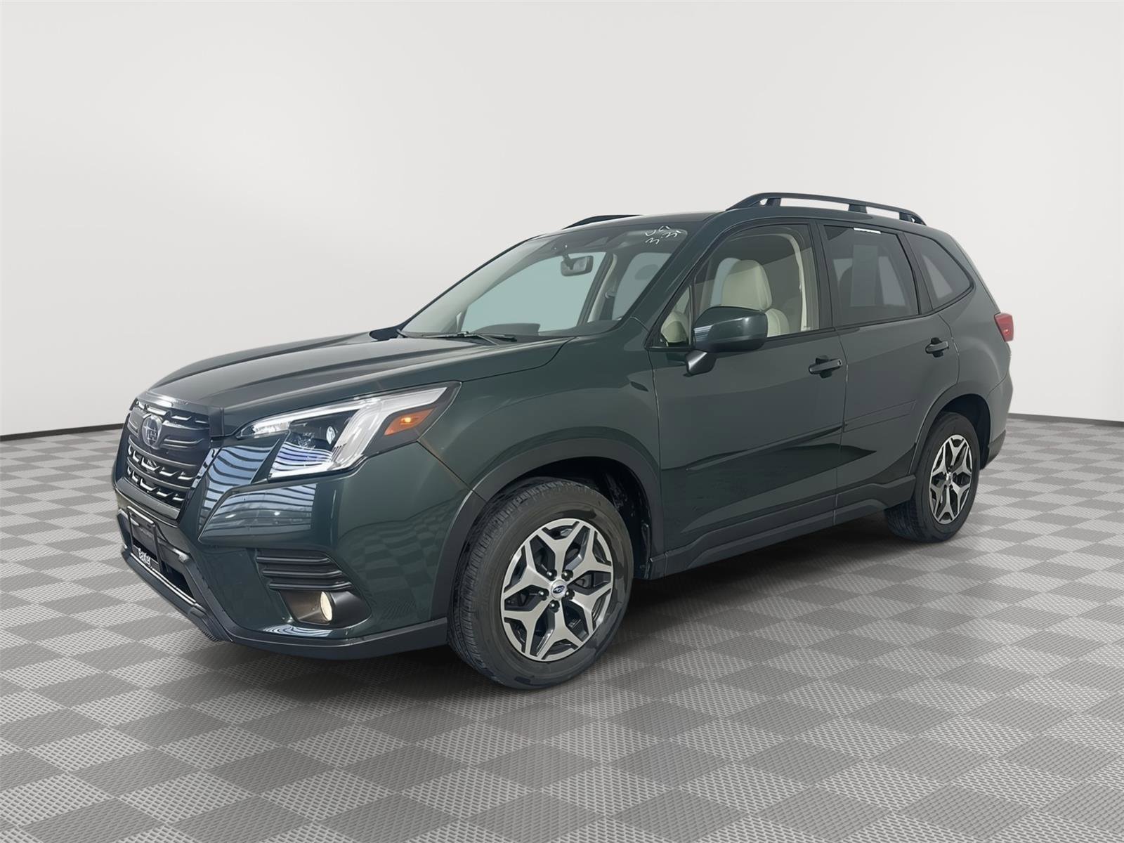 Used 2023 Subaru Forester Premium image 3