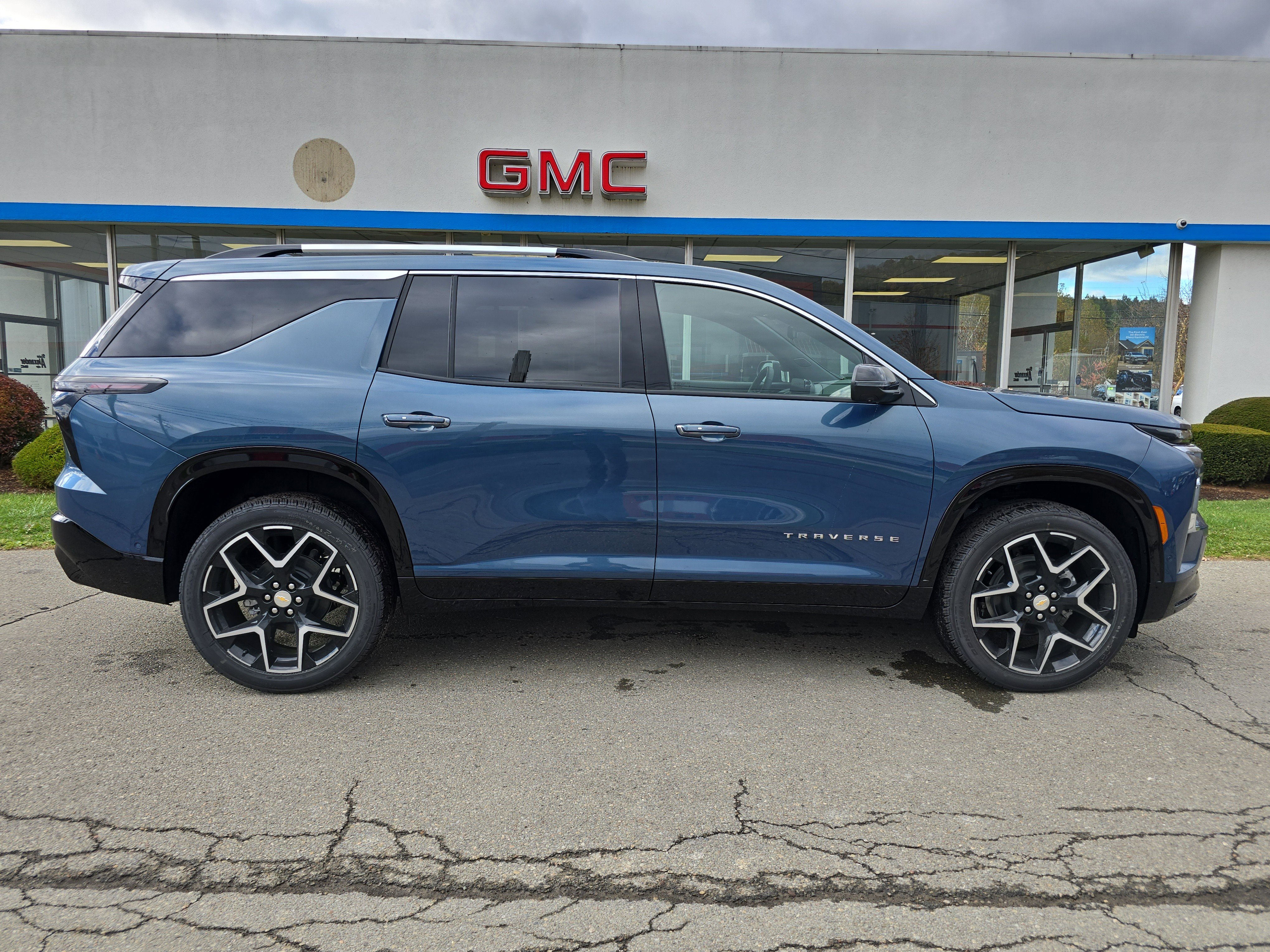New 2026 Chevrolet Traverse High Country video 2