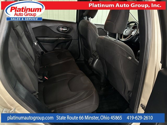 Used 2015 Jeep Cherokee Latitude w/ Comfort/Convenience Group AWD/4WD image 32