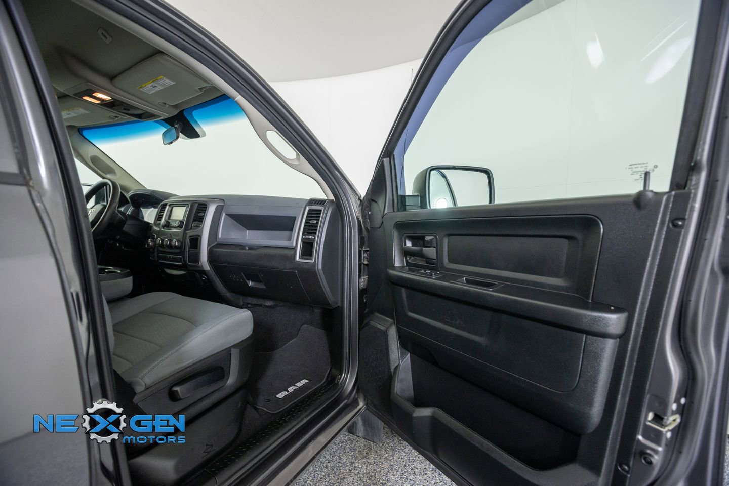 Used 2018 RAM 1500 Express w/ Express Value Package AWD/4WD image 37