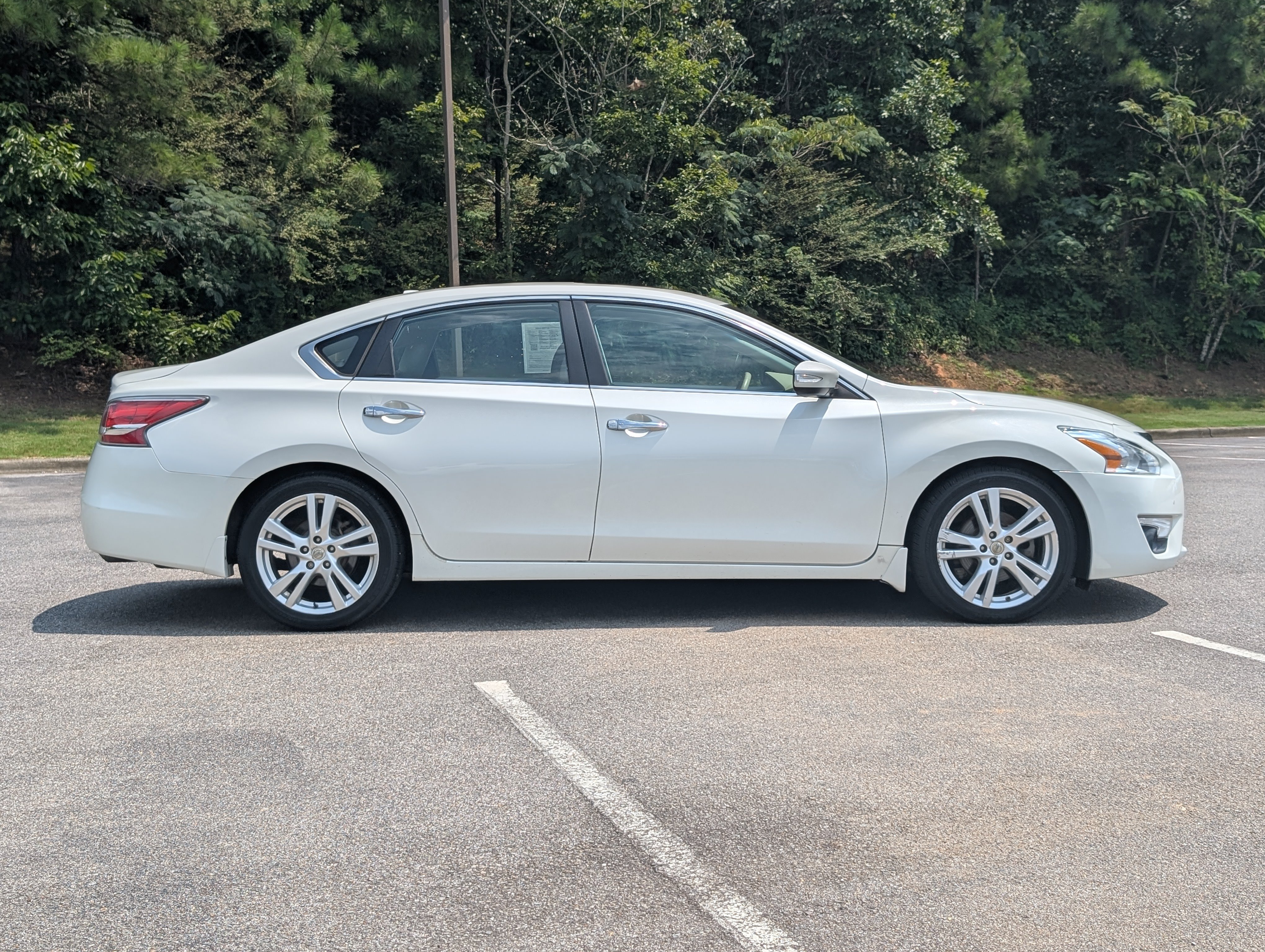 Used 2015 Nissan Altima 3.5 SL FWD image 10
