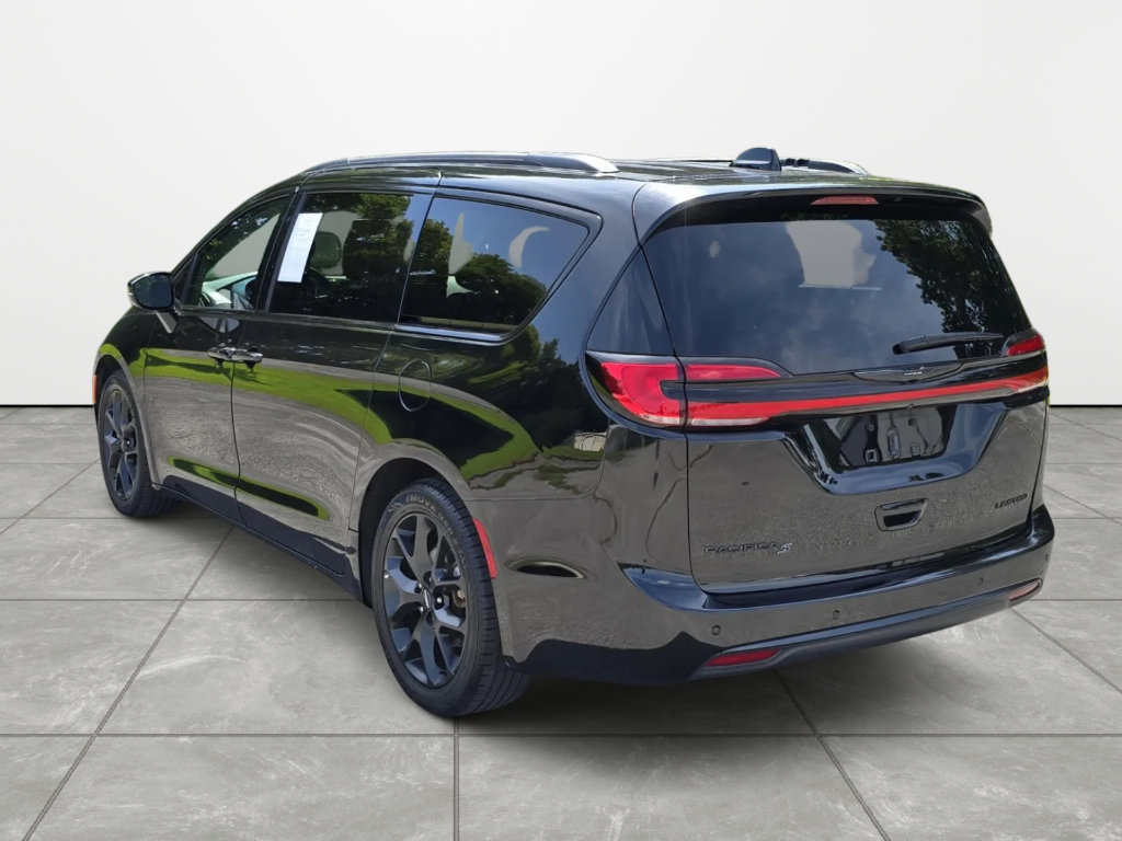Used 2025 Chrysler Pacifica Limited FWD image 6