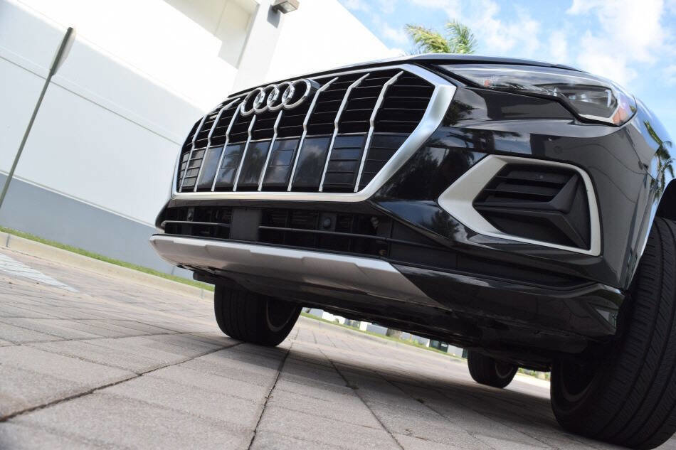 Used 2022 Audi Q3 2.0T Premium w/ Convenience Package AWD/4WD image 12
