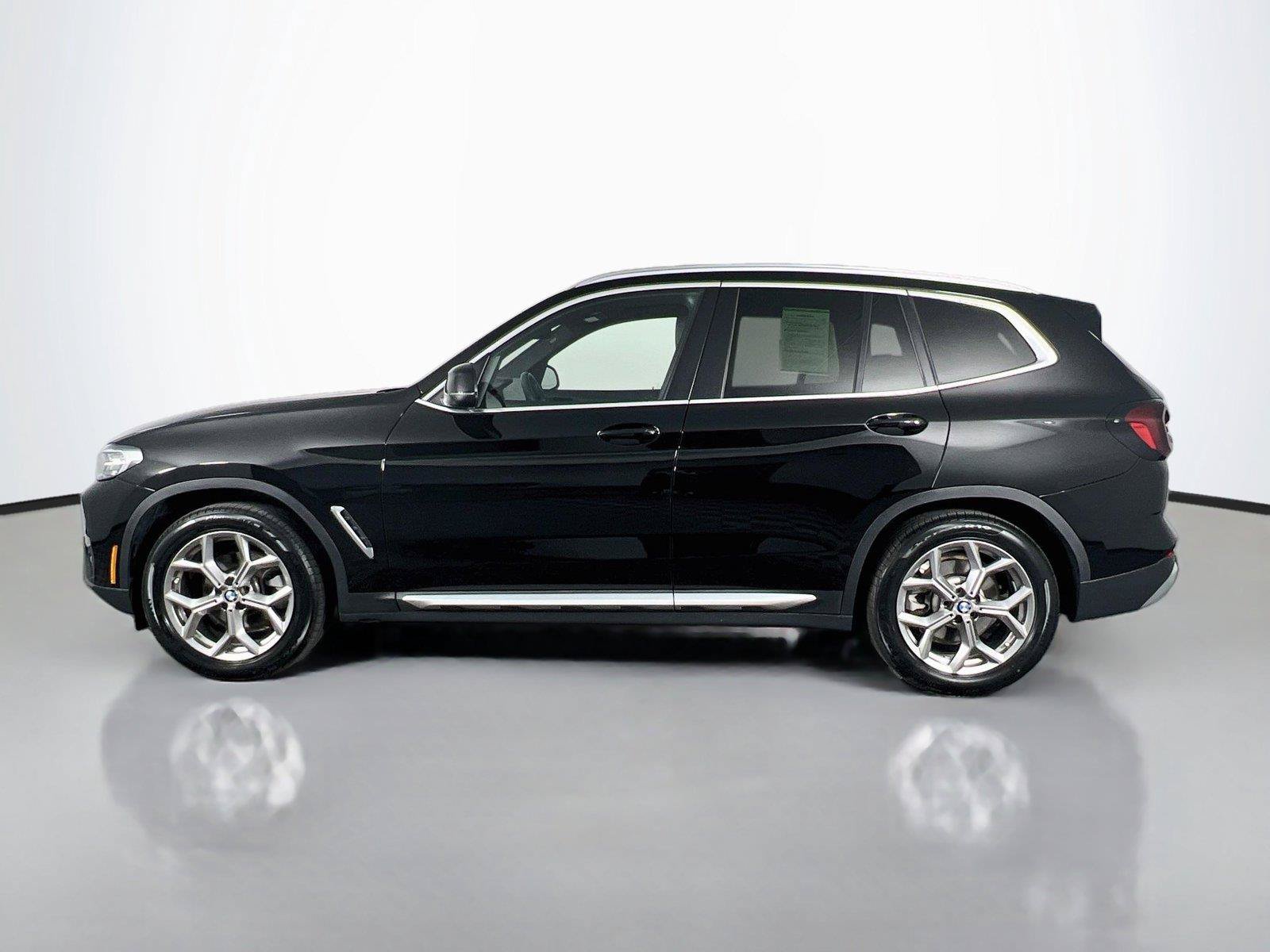 Used 2024 BMW X3 xDrive30i w/ Premium Package w/ZPA AWD/4WD image 3