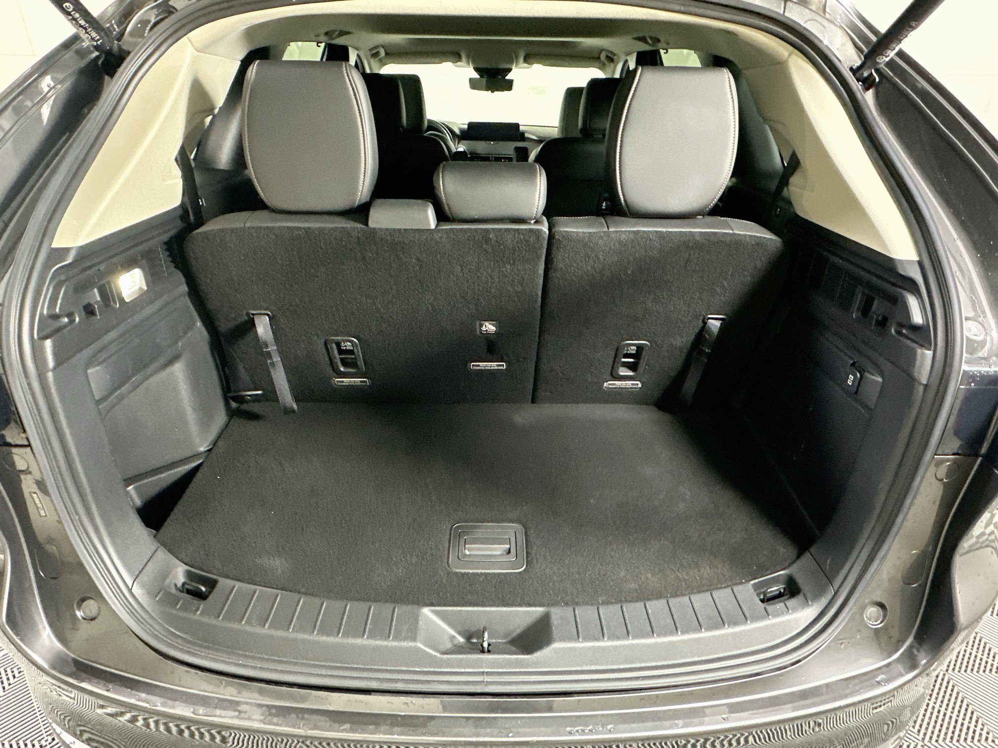 Used 2024 MAZDA CX-90 Plug-In Hybrid w/ Preferred AWD/4WD image 31