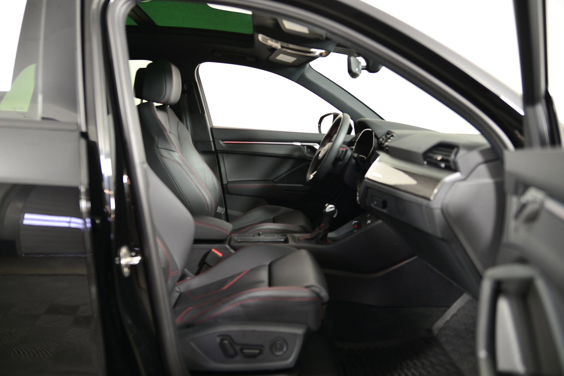 Certified 2025 Audi Q3 2.0T Premium Plus w/ Premium Plus Package image 20