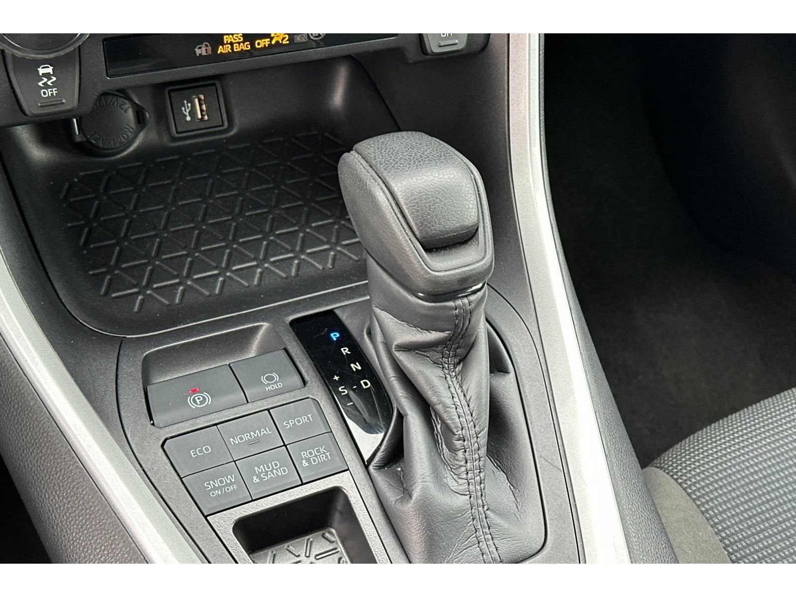 Used 2025 Toyota RAV4 LE AWD/4WD image 24