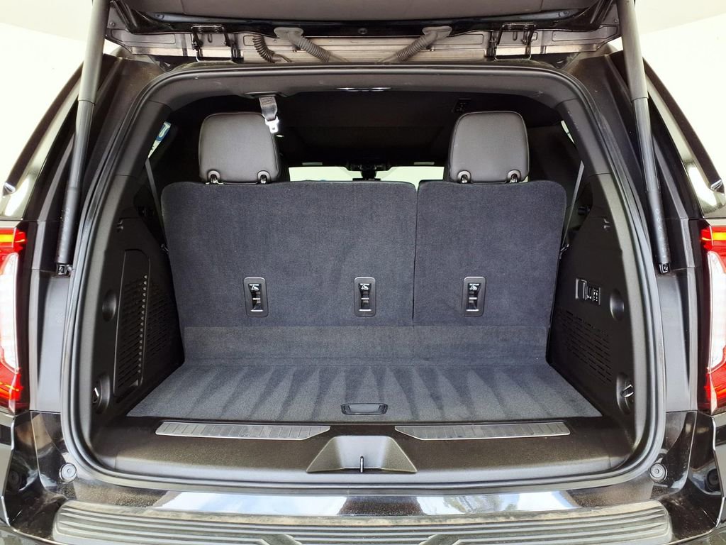 Used 2021 GMC Yukon Denali w/ Denali Premium Package image 8