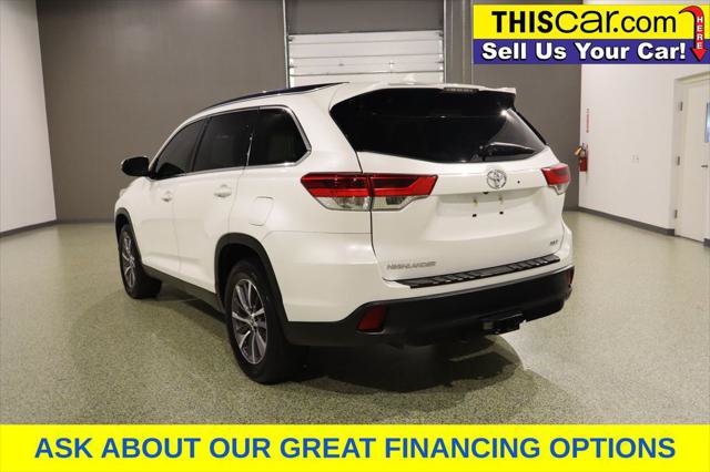Used 2019 Toyota Highlander XLE FWD image 6