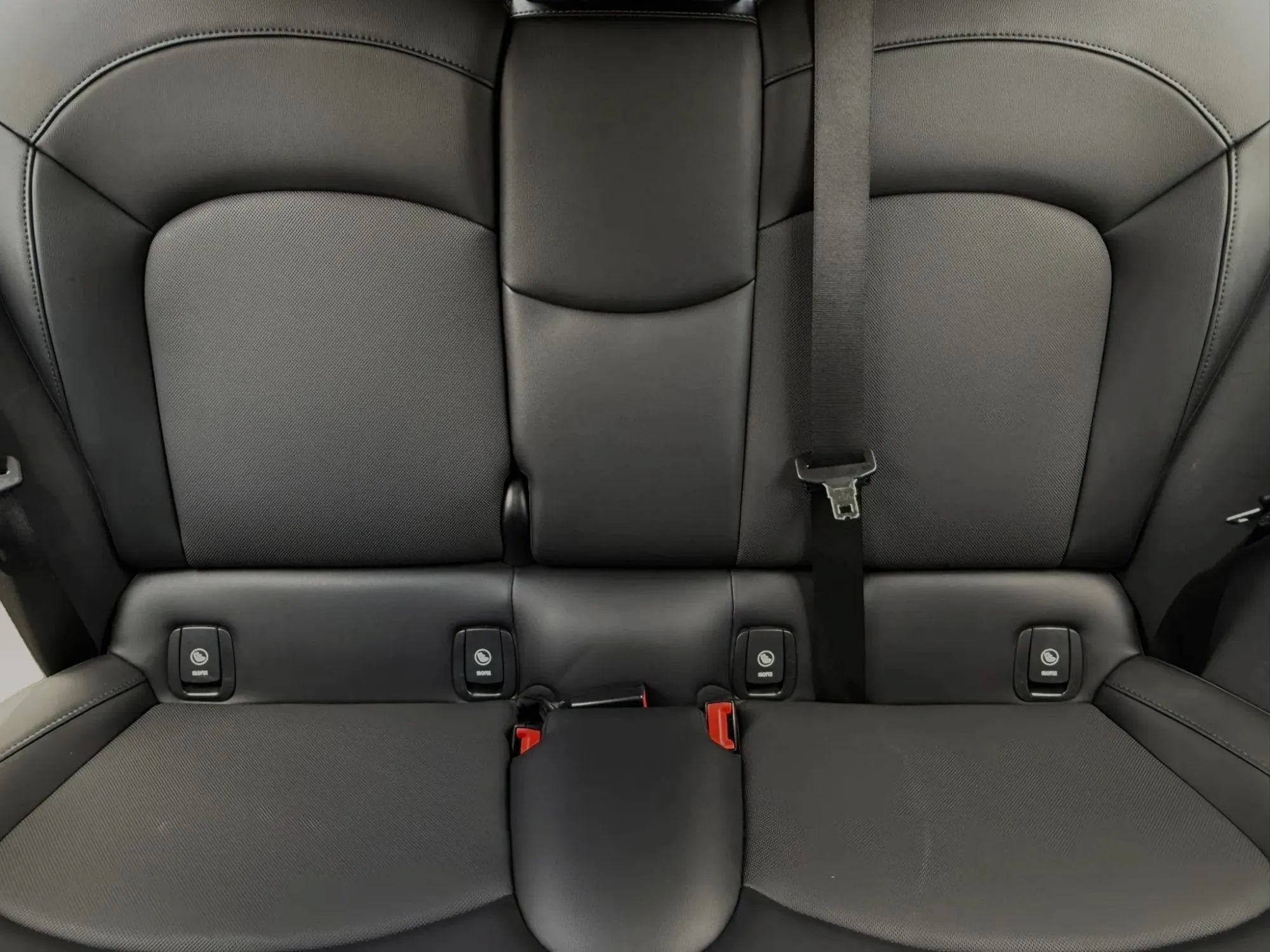 Used 2018 MINI Cooper 4-Door Hardtop FWD image 32