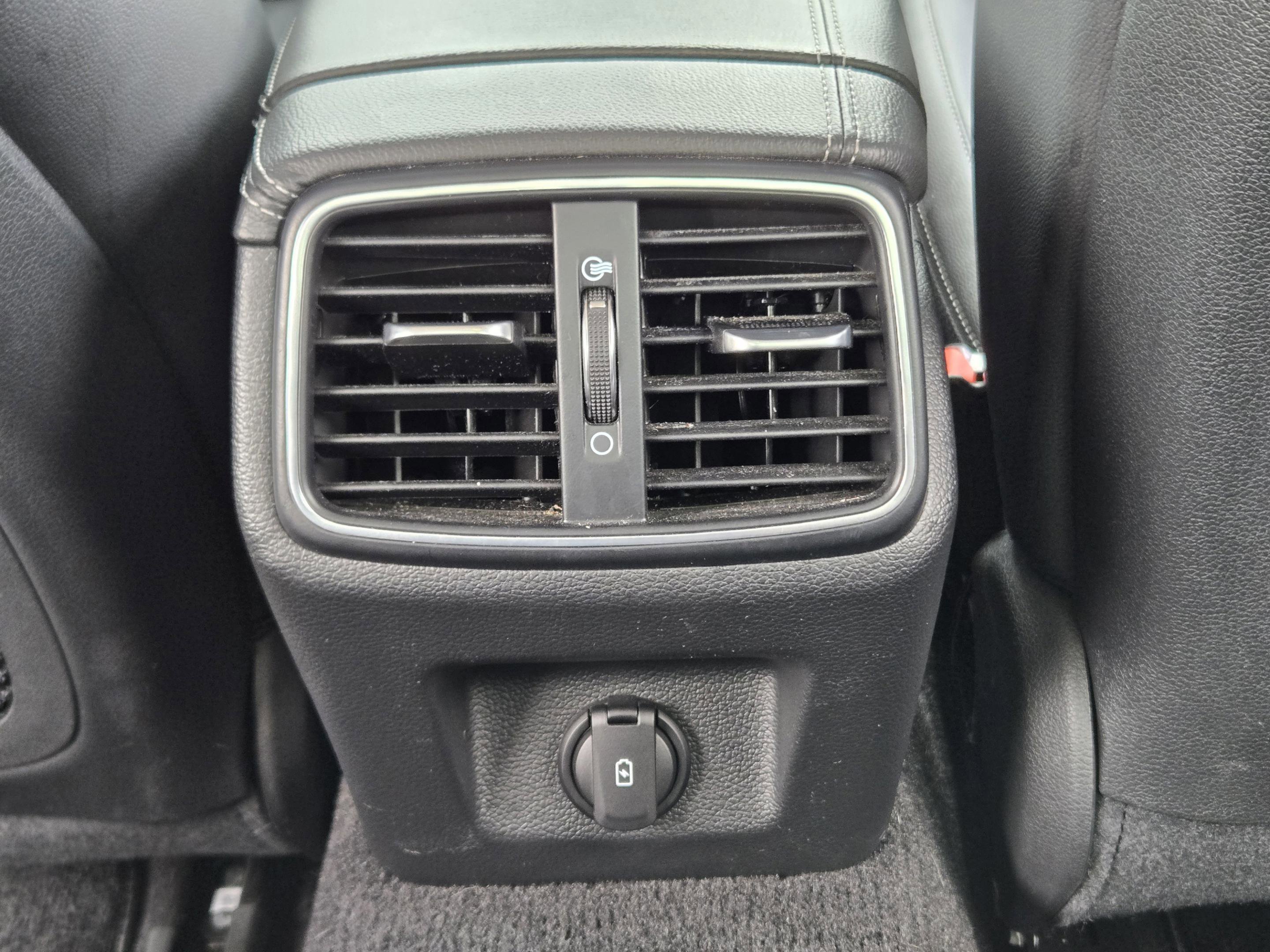 Used 2022 Genesis G70 2.0T image 30