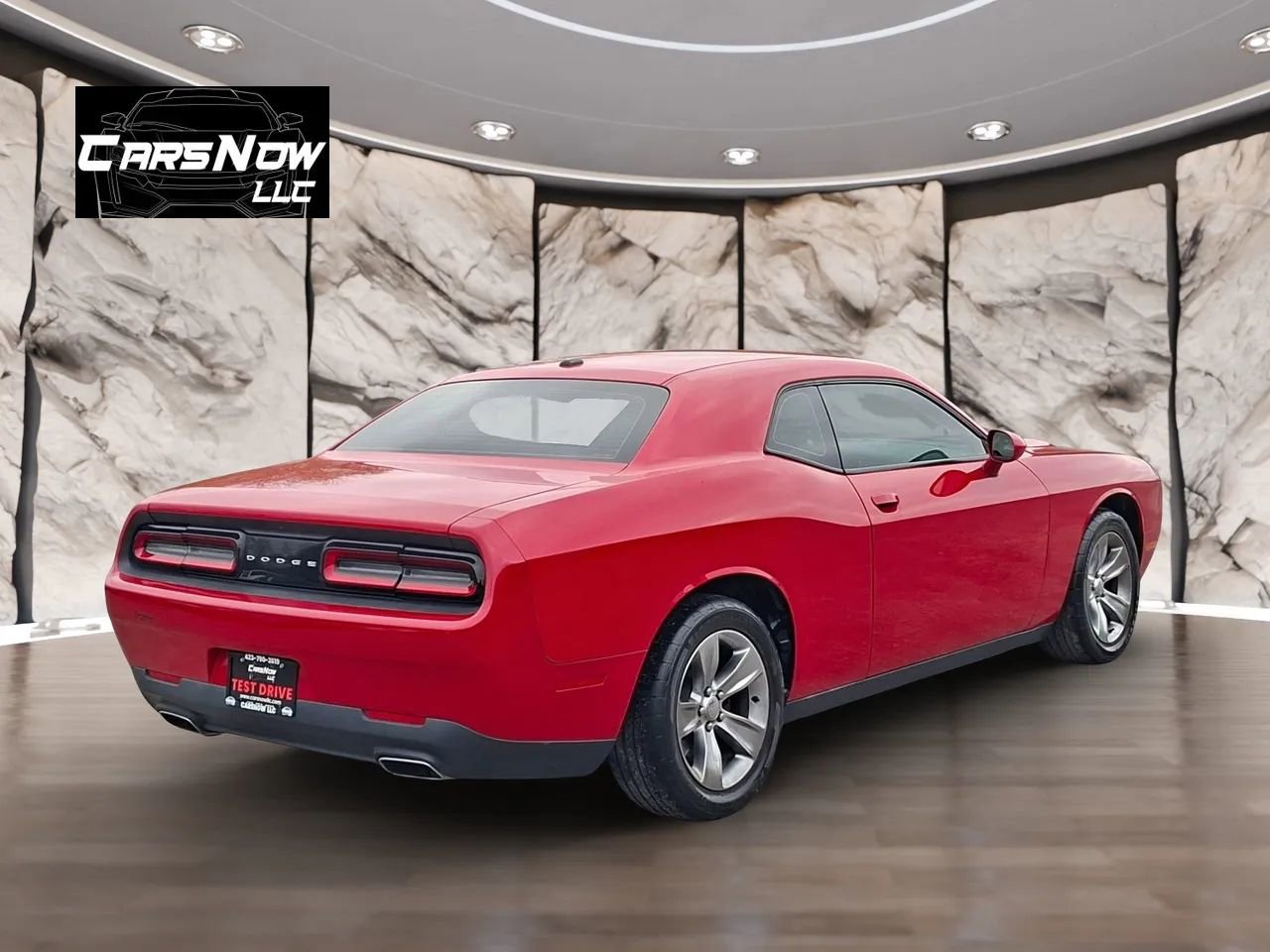 Used 2015 Dodge Challenger SXT image 6