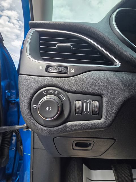 Used 2020 Jeep Cherokee Trailhawk w/ Cold Weather Group AWD/4WD image 16