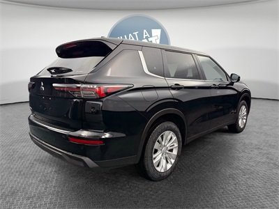 New 2026 Mitsubishi Outlander SE image 3