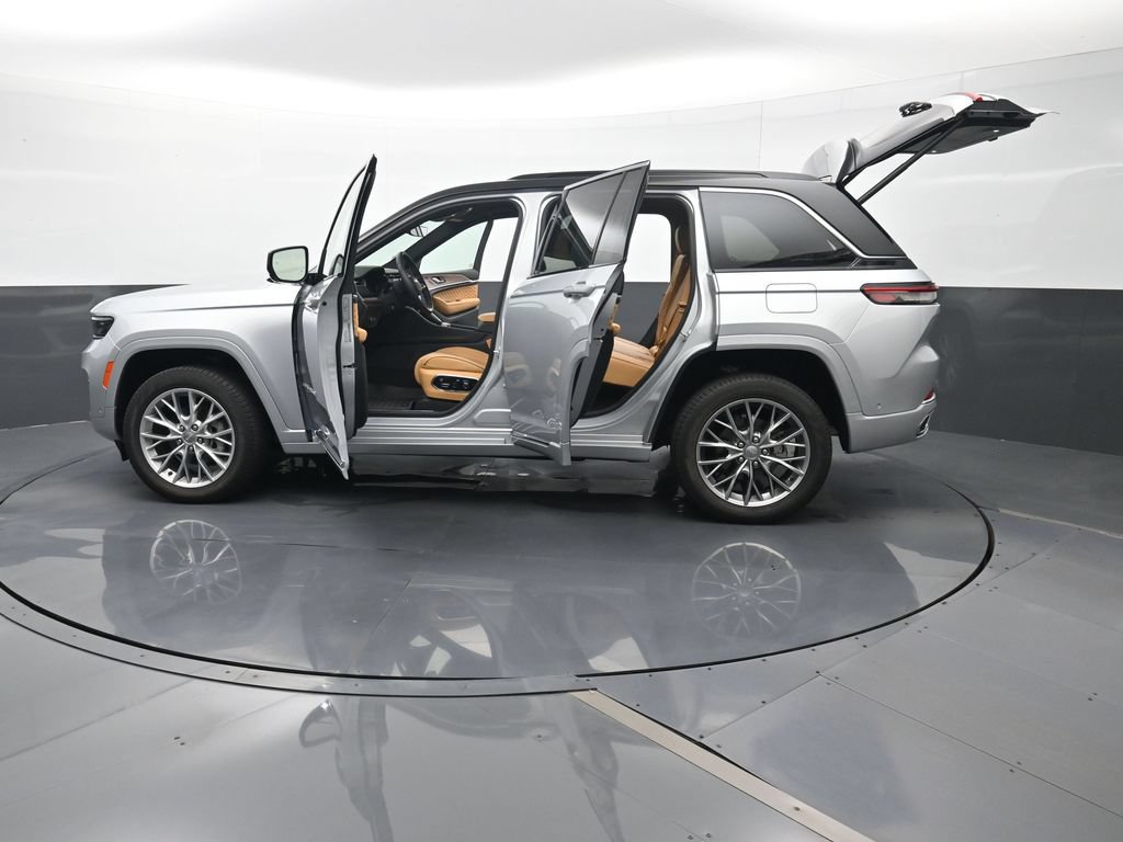 Used 2024 Jeep Grand Cherokee Summit w/ Luxury Tech Group V AWD/4WD image 29