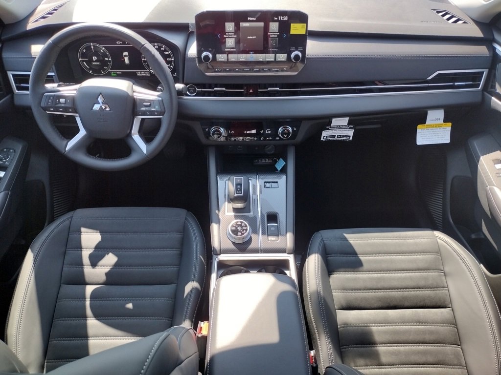 New 2025 Mitsubishi Outlander SE image 2