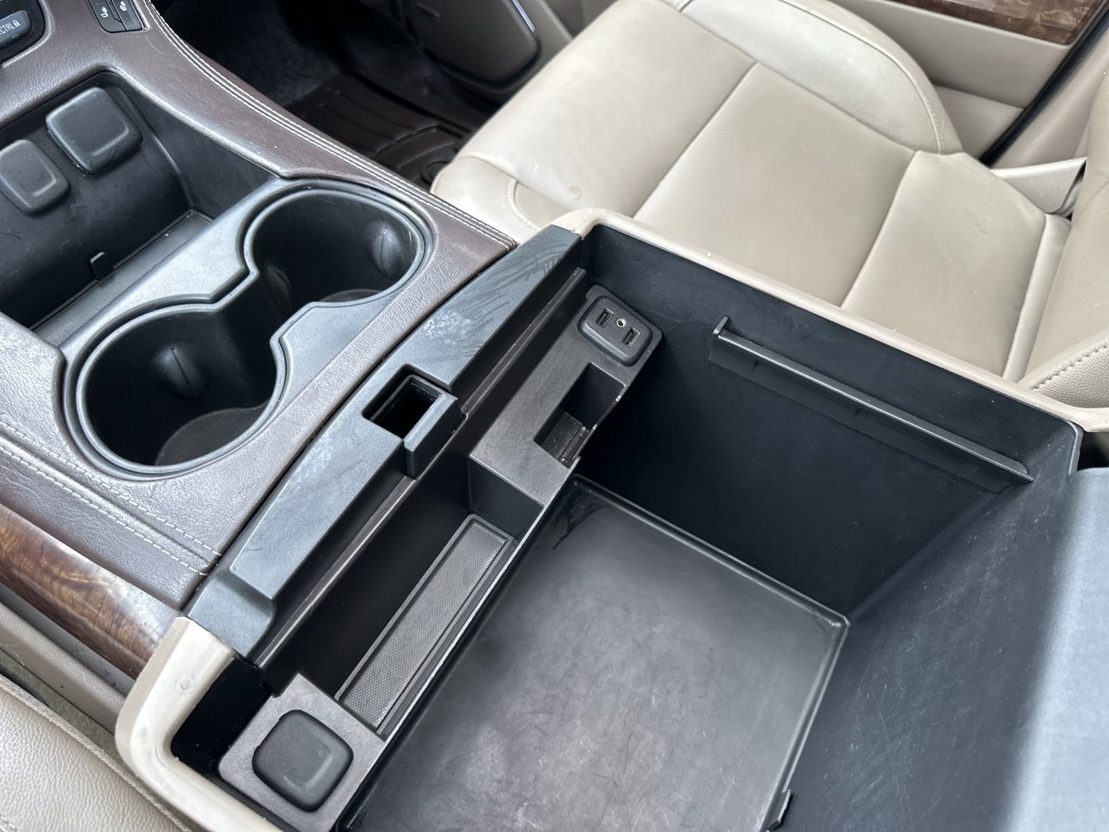 Used 2018 Chevrolet Suburban LT AWD/4WD image 33